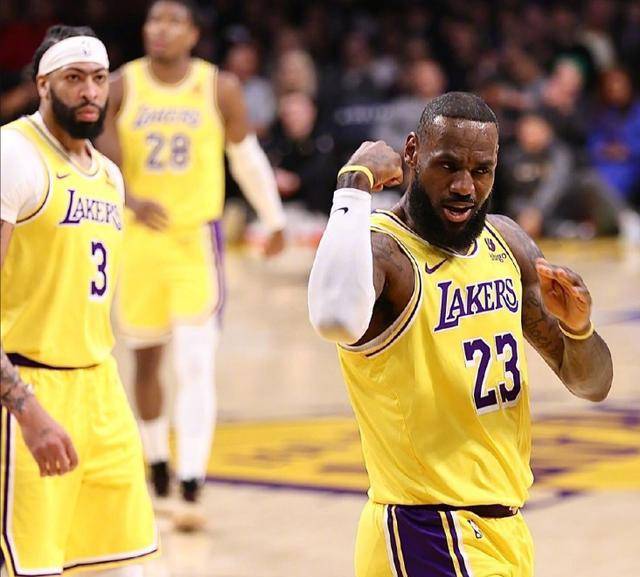 AYX SPORTS-包含Ning重要时刻出色发挥，老鹰带队取胜！的词条